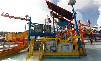 Professor's water playground for family in Wild Wild Wet water theme park Singapore